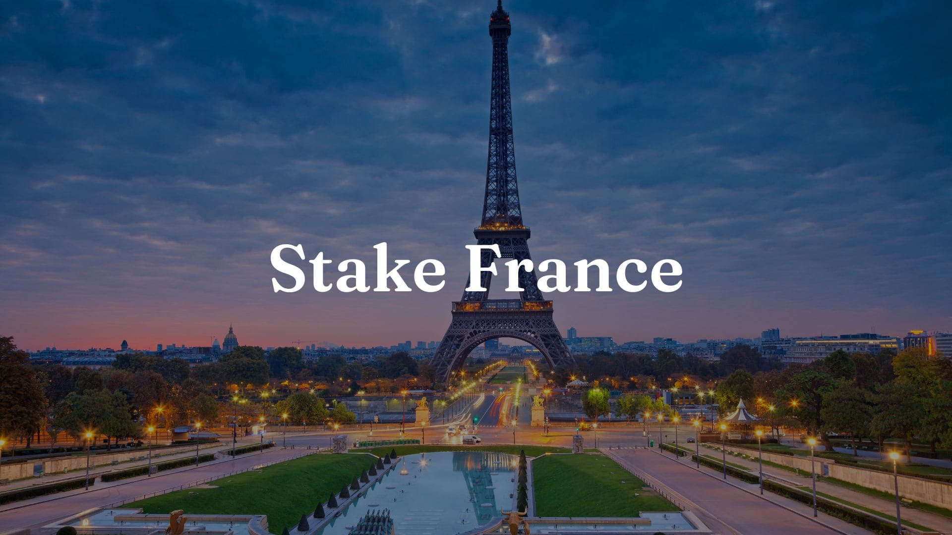Stake home France: Une image montrant la Tour Eiffel en arrière-plan avec les lettres Stake.